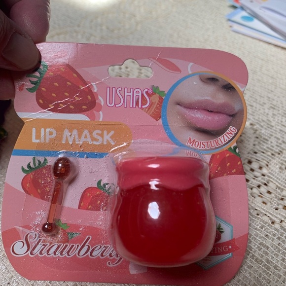 Lip Mask Bundle of 2 Grape and Strawberry Lip Therapies - Picture 3 of 3